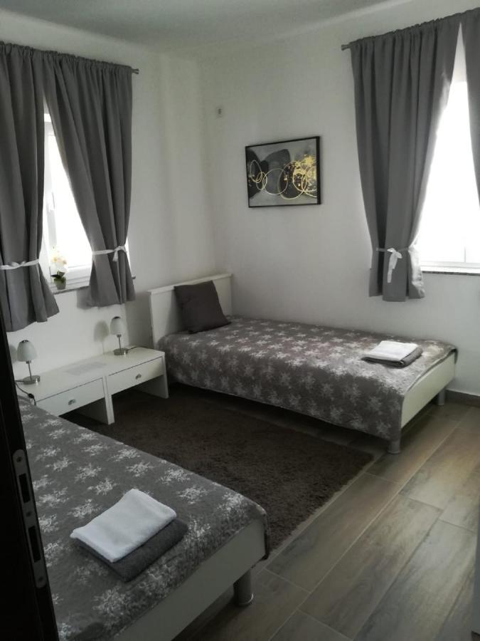 Apartment Villa Bijele Stijene Karlobag Bagian luar foto