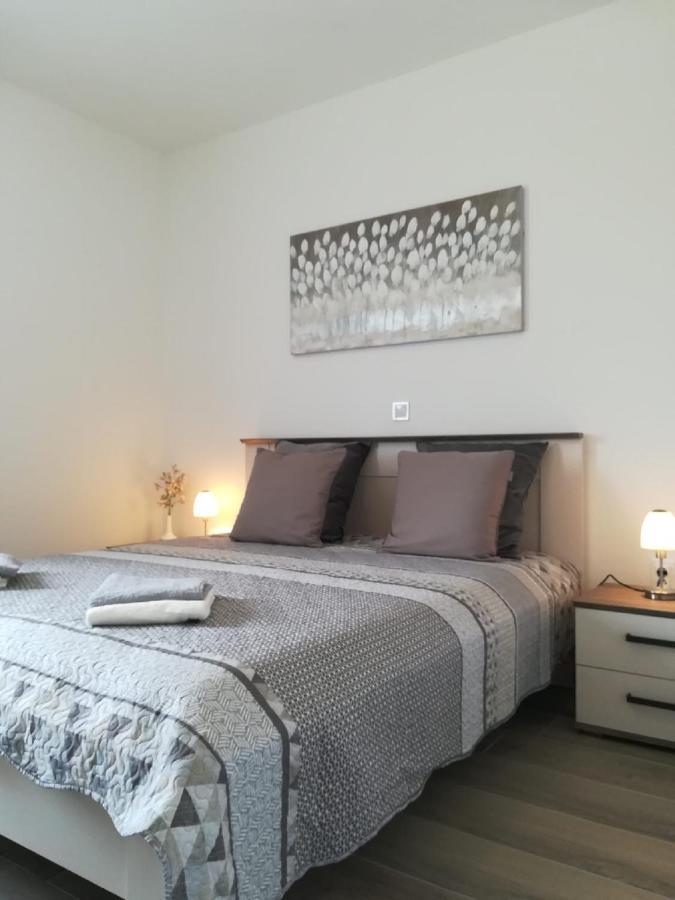 Apartment Villa Bijele Stijene Karlobag Bagian luar foto