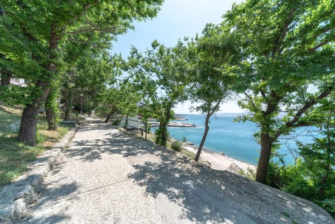 Apartment Villa Bijele Stijene Karlobag Bagian luar foto